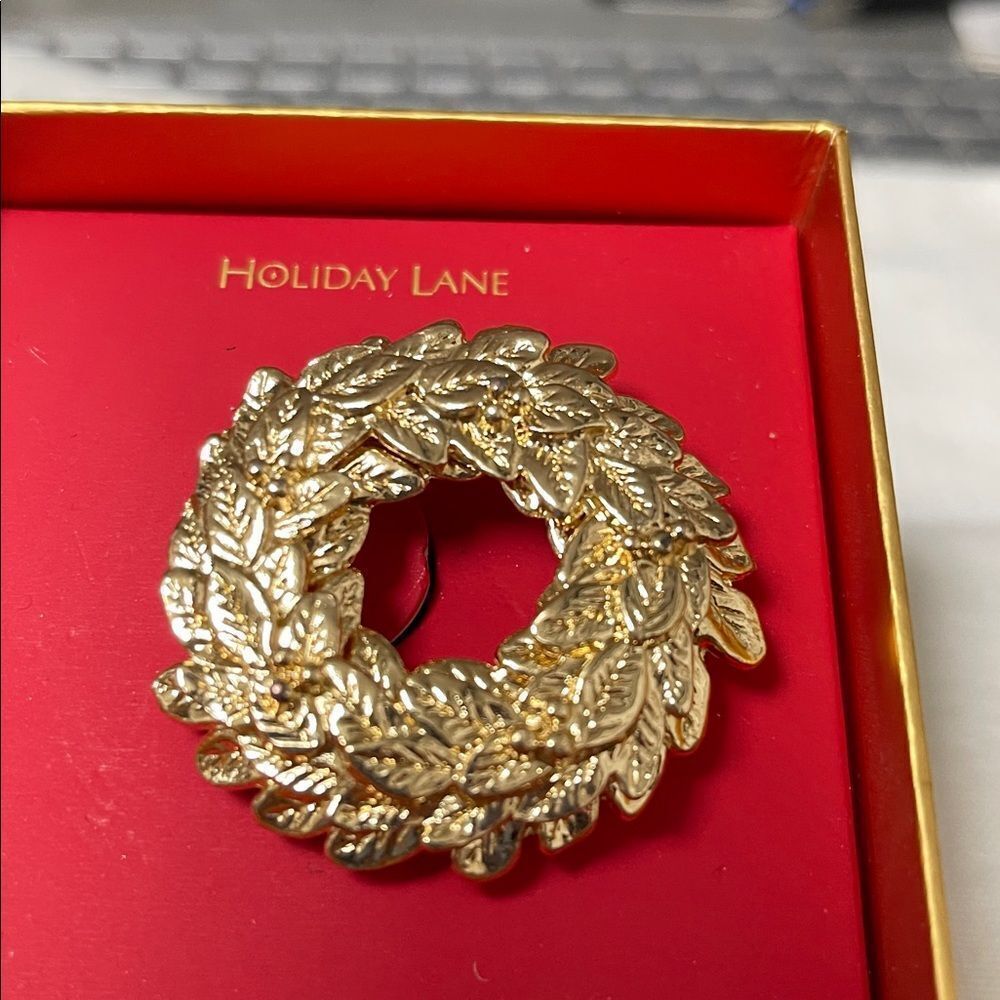 Gold Tone Wreath Brooch NWT